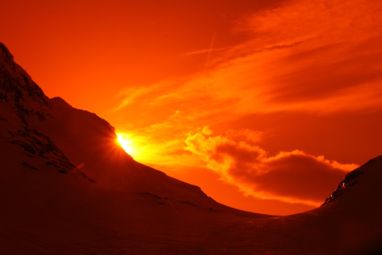 Magic light on Gorsacohkka glacier. April 11 2009. Photo: Andreas Bengtsson